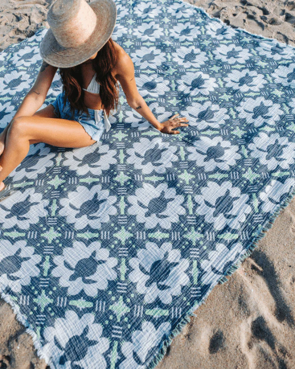 Caretta - PARTY BLANKET™ - Image 4