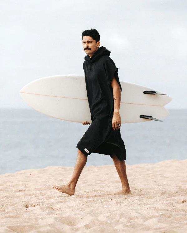 Terra Hooded Poncho Black - Image 12